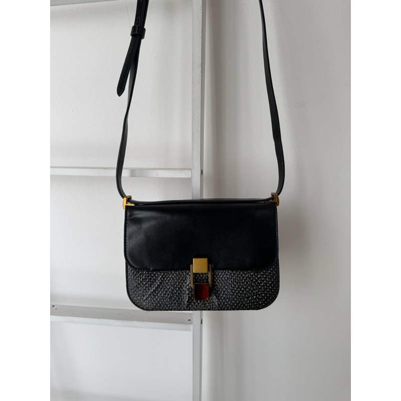 Tas Wanita Charles and Keith