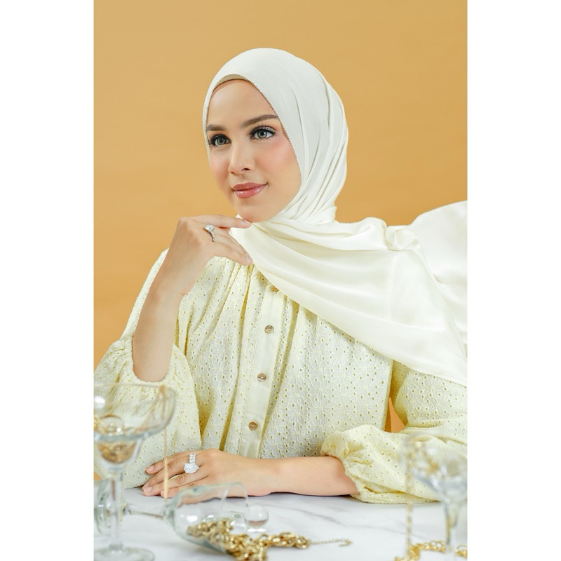 Zara Shawl Buttonscarves