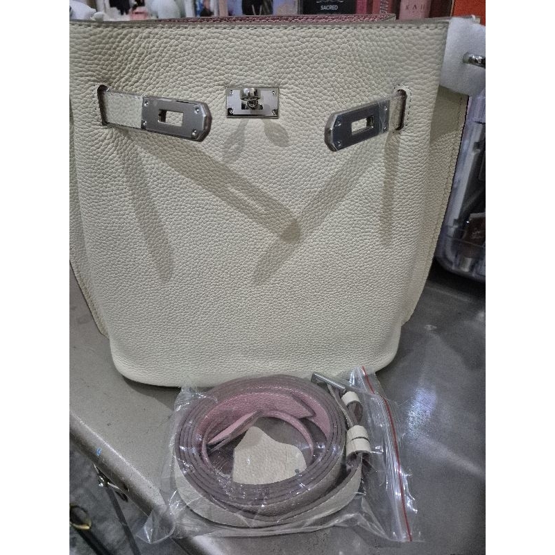 Tas H ivory cow leather no logo