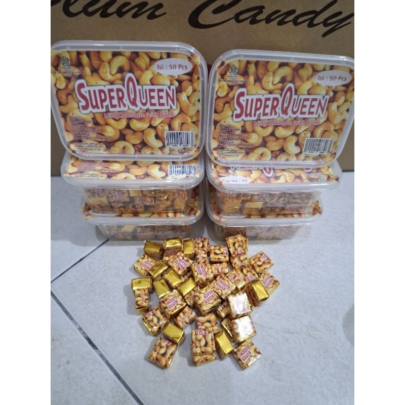 

Super Queen Dark Chocolate and Nut Isi 50 Pcs