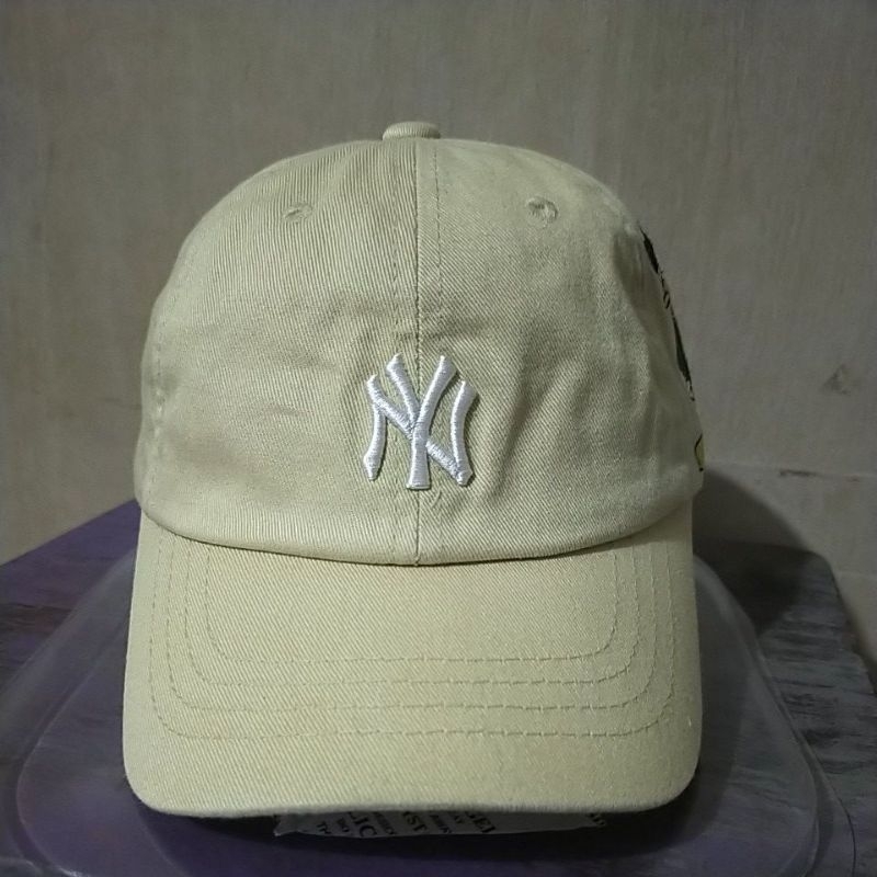 topi mlb NY collab disney.used.coklat susu. rare