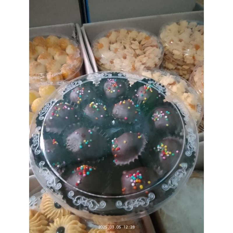 

bola coklat