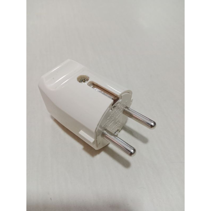 Steker Arde Kotak Voltama V-028 / Kepala Colokan Petak V028