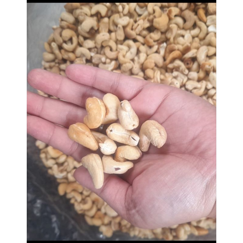 

kacang Mede super utuh 500gram mentah