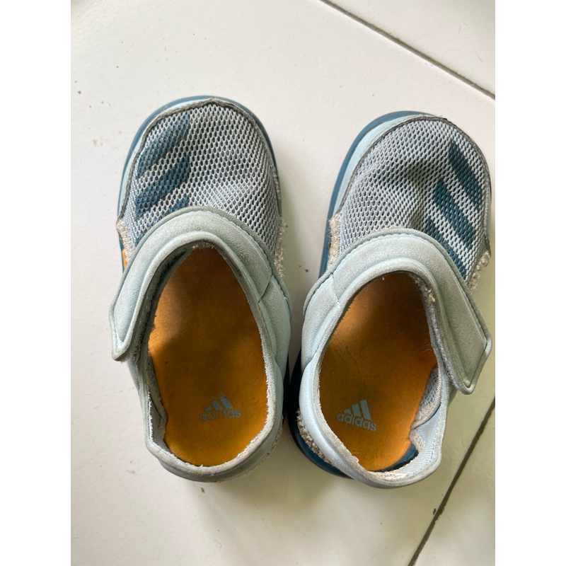 sepatu sandal adidas