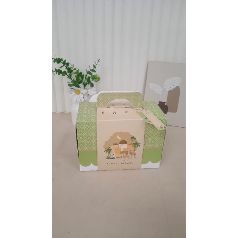 

Box Hampers Isi 3 Toples 600ml