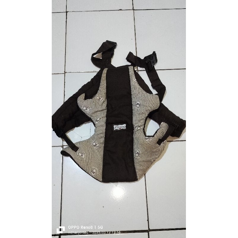 gendongan depan anak