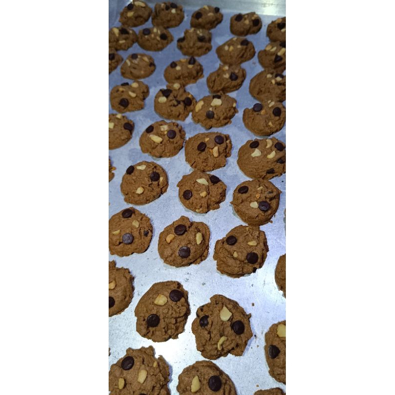 

Chocolate chips chasew kue kering cookies crunchy Halal