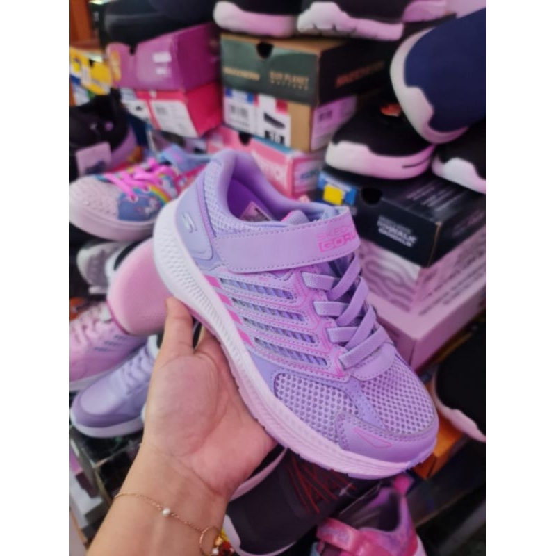 Sepatu skechers kids go run 303924