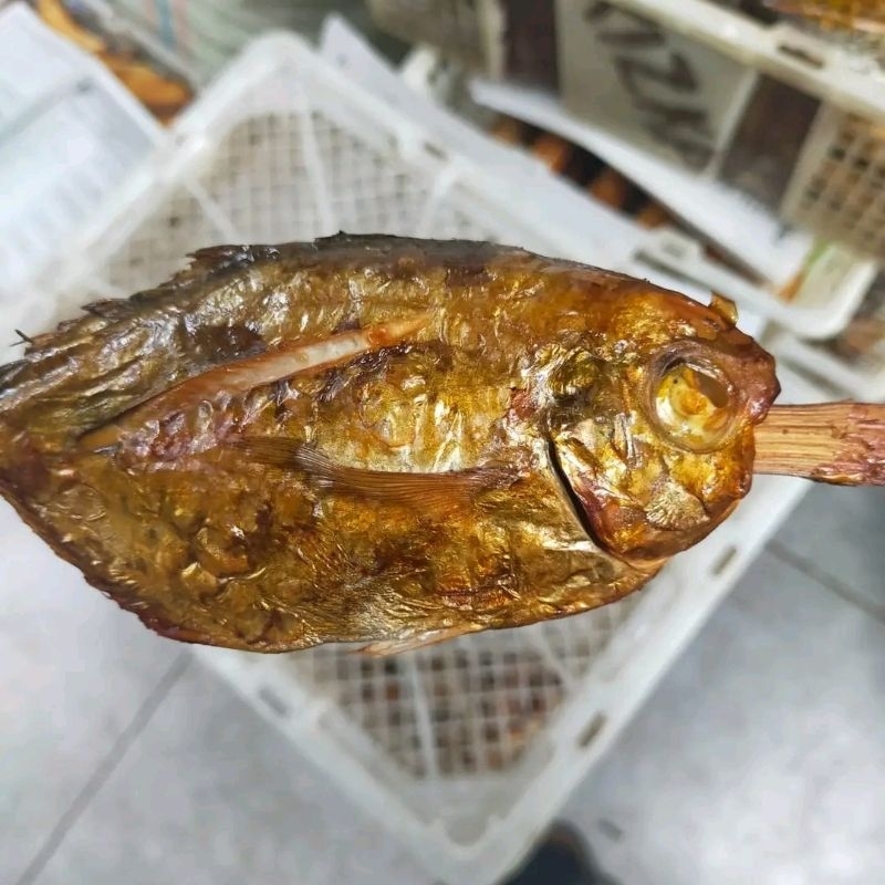 

IKAN ASAP PETEK [ ±250Gr ] isi 1
