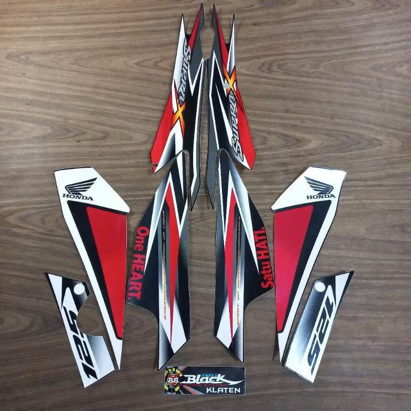 Striping supra x 125r hitam merah tahun 2013