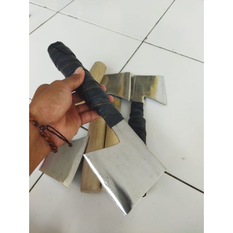 Kapak Madura Kupas Batok kelapa Tua Baja Pir