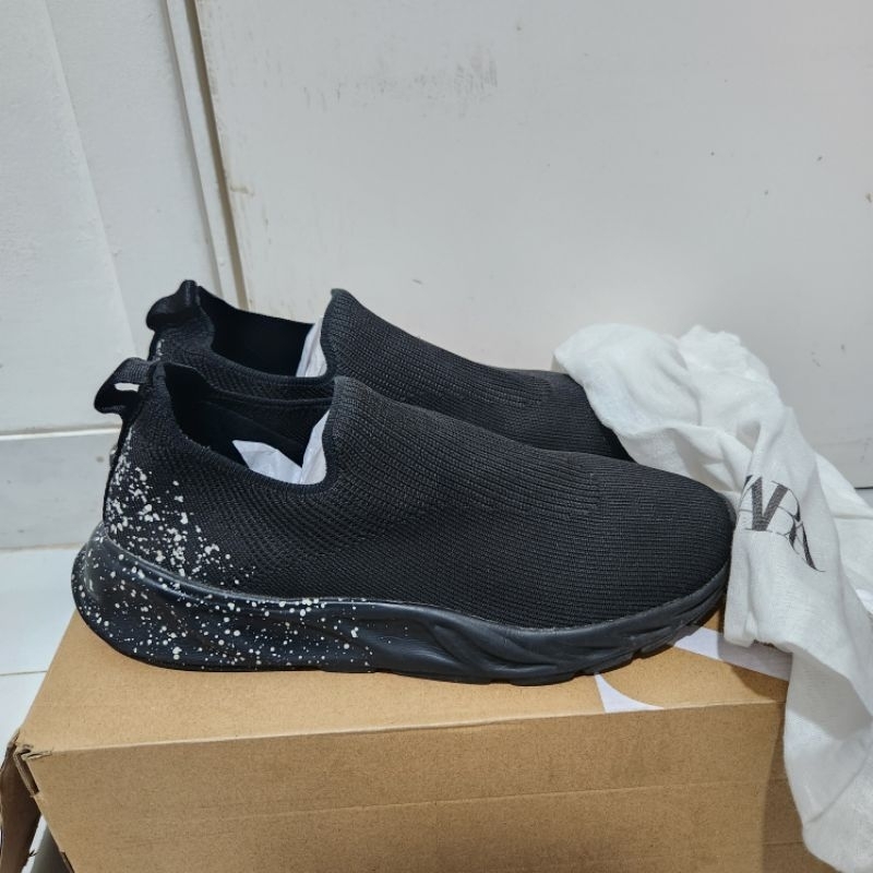 Sepatu Running Zara Hitam Original 100%