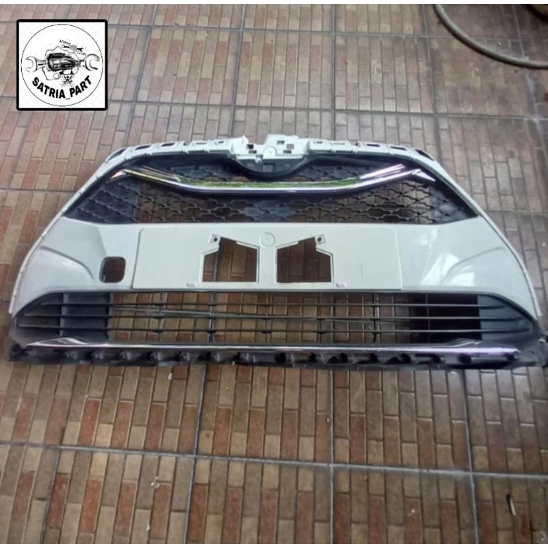 Grill Ram Sienta Facelift Original
