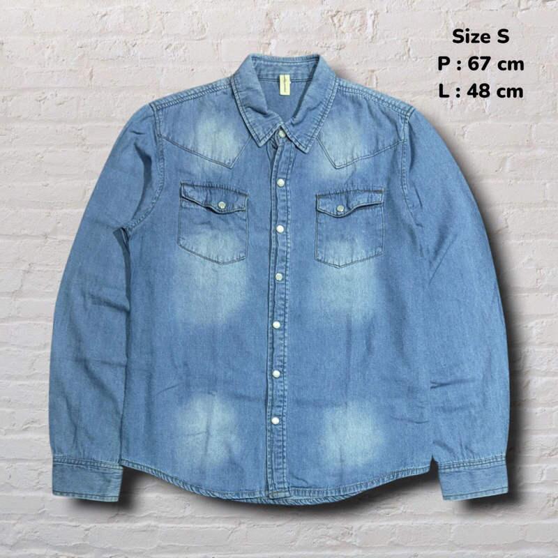 Size S Kemeja Panjang Denim Blue Washed Fading Second Preloved #K60