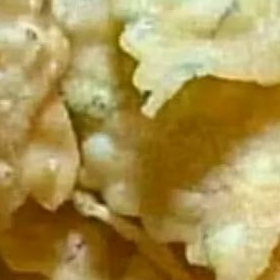 

keripik kulit bawang/ keripik pangsit 500 grm