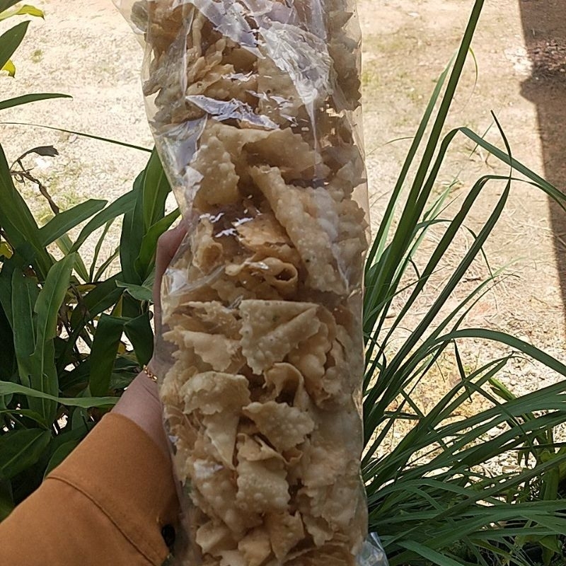 

Keripik bawang putih/ pangsit keriting / pangsit gurih bawang putih