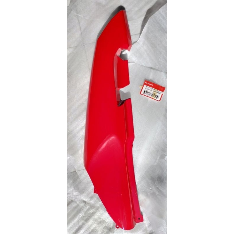 77210-KCJ-950KNS Cover Body Honda Tiger 2000 CW sebalah kanan warna merah ORI AHM