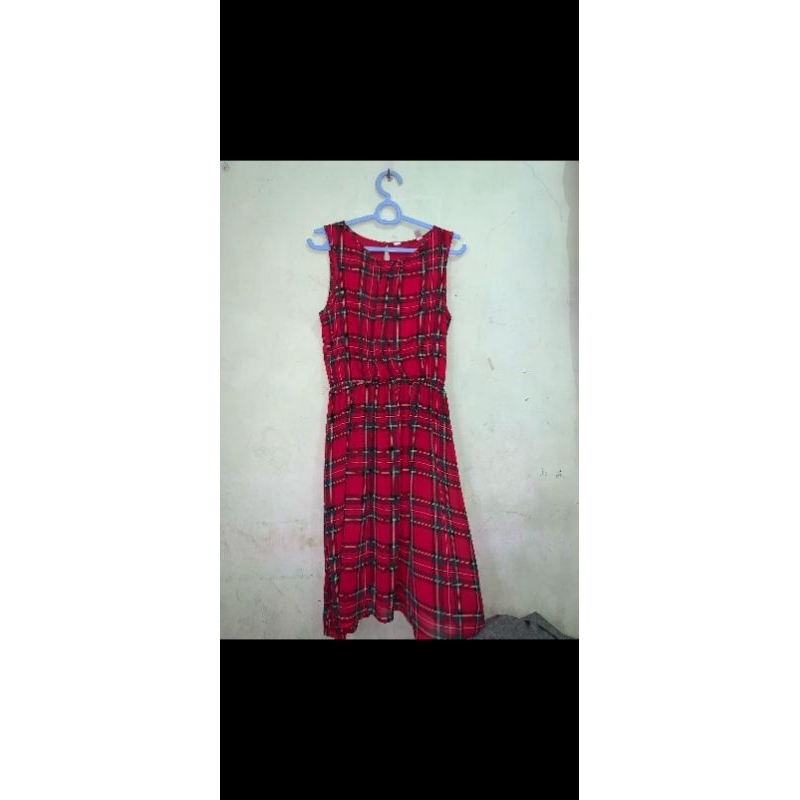 dress kotak merah