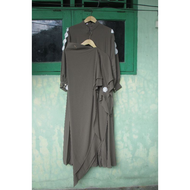 (COD)Sale preloved one set dress gamis syar'i muslimah Mayra warnah abu tua/hijau army busui friendl