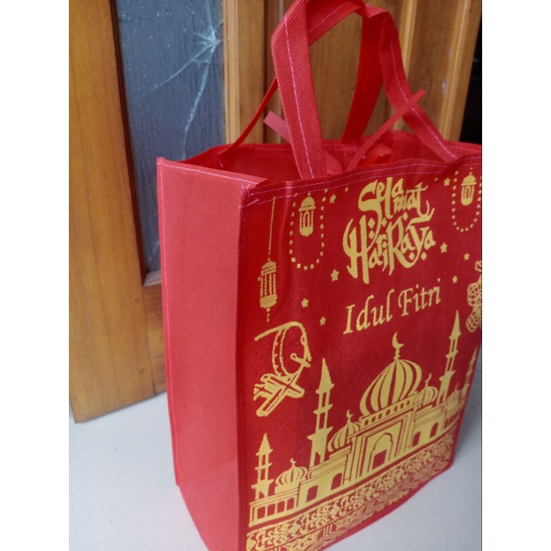 

Tas parcel idul fitri uk 26x15x30 (isi 1 pcs) Spunbound jahit