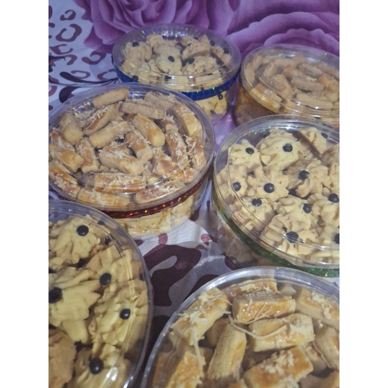 

Kue Kering Lebaran by Linda Cookies | Kastangel Keju | Nastar | Mawar