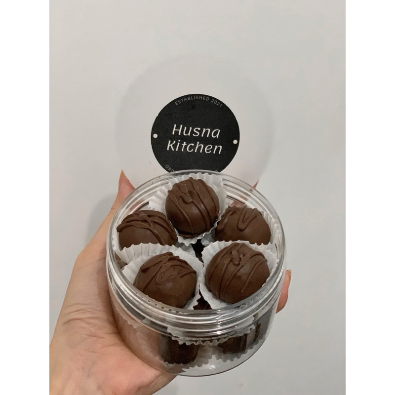

Husna kitchen regal Chocoballs