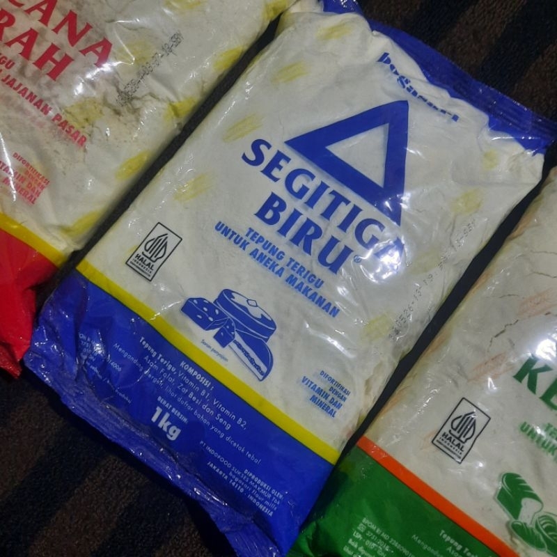 

Tepung Terigu SEGITIGA BIRU 1 Kg