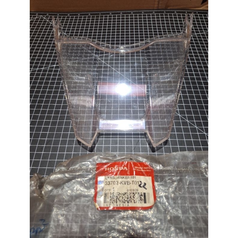 mika kaca sein sen lampu belakang stoplamp vario 110 techno karbu original ahm honda 33702-kvb-T01