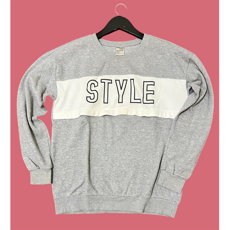 CREWNECK STYLE SECOND PRELOVED