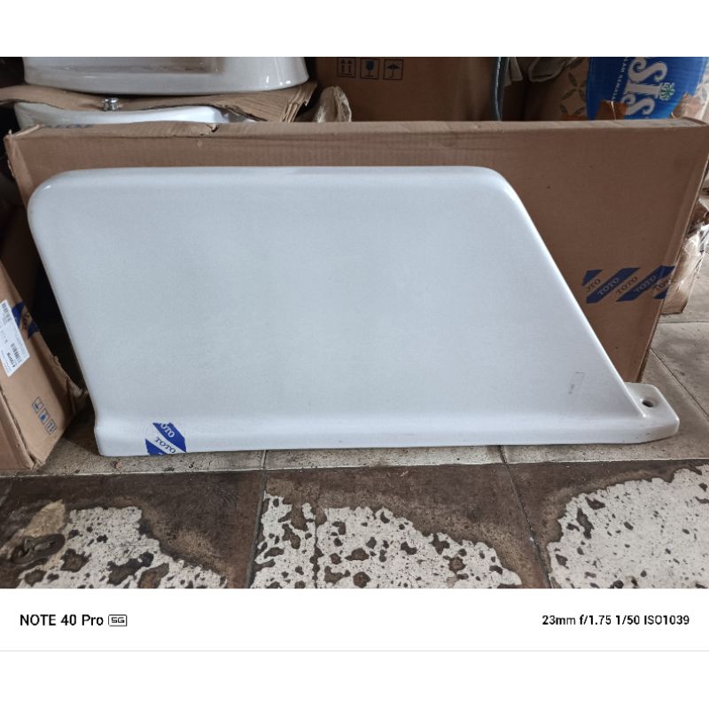 penyekat/partisi urinal toto A100