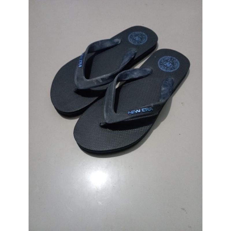 sandal jepit New Era All black