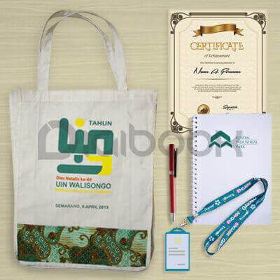 

Paket Seminar Kit Isi 5 - Tas Blacu, Pulpen, Notebook, Lanyard Co Card, Sertifikat