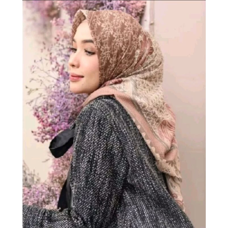 Preloved Julang Scarf wearingklamby