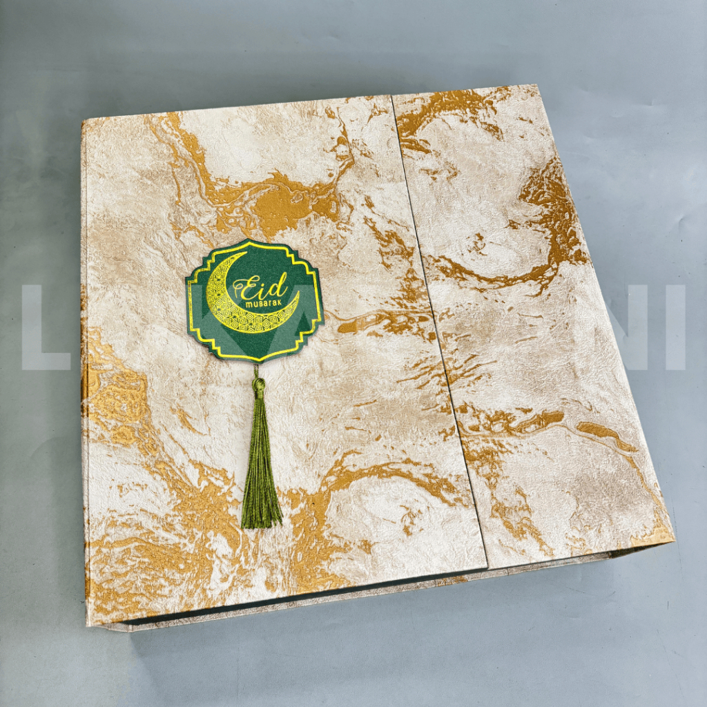 

Box Lebaran 4 Toples 500Gr Wallpaper/Hampers Box Kue Kering/ Box Lebaran Full Walpaper Gold Maghnet Samping