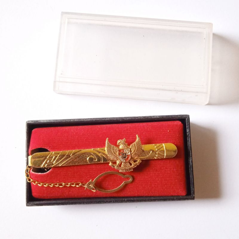 Antik Jepit Dasi Dengan Lambang Garuda Pancasila Logam NOS