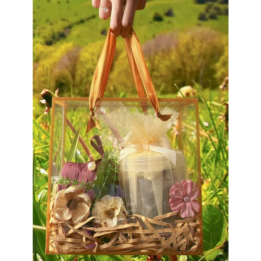 

Lily Hampers Set