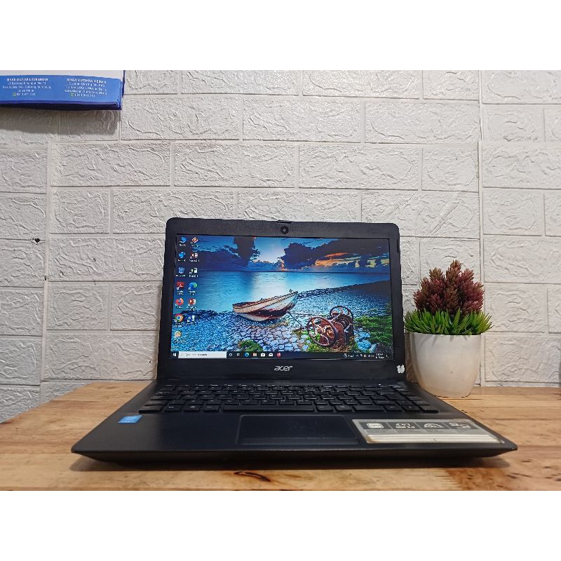 Laptop Acer Core i3.Laptop Acer One Z1402,Intel Core i3 Gen 5,Ram 2Gb,Hdd 500Gb.Siap Pakai No Minus
