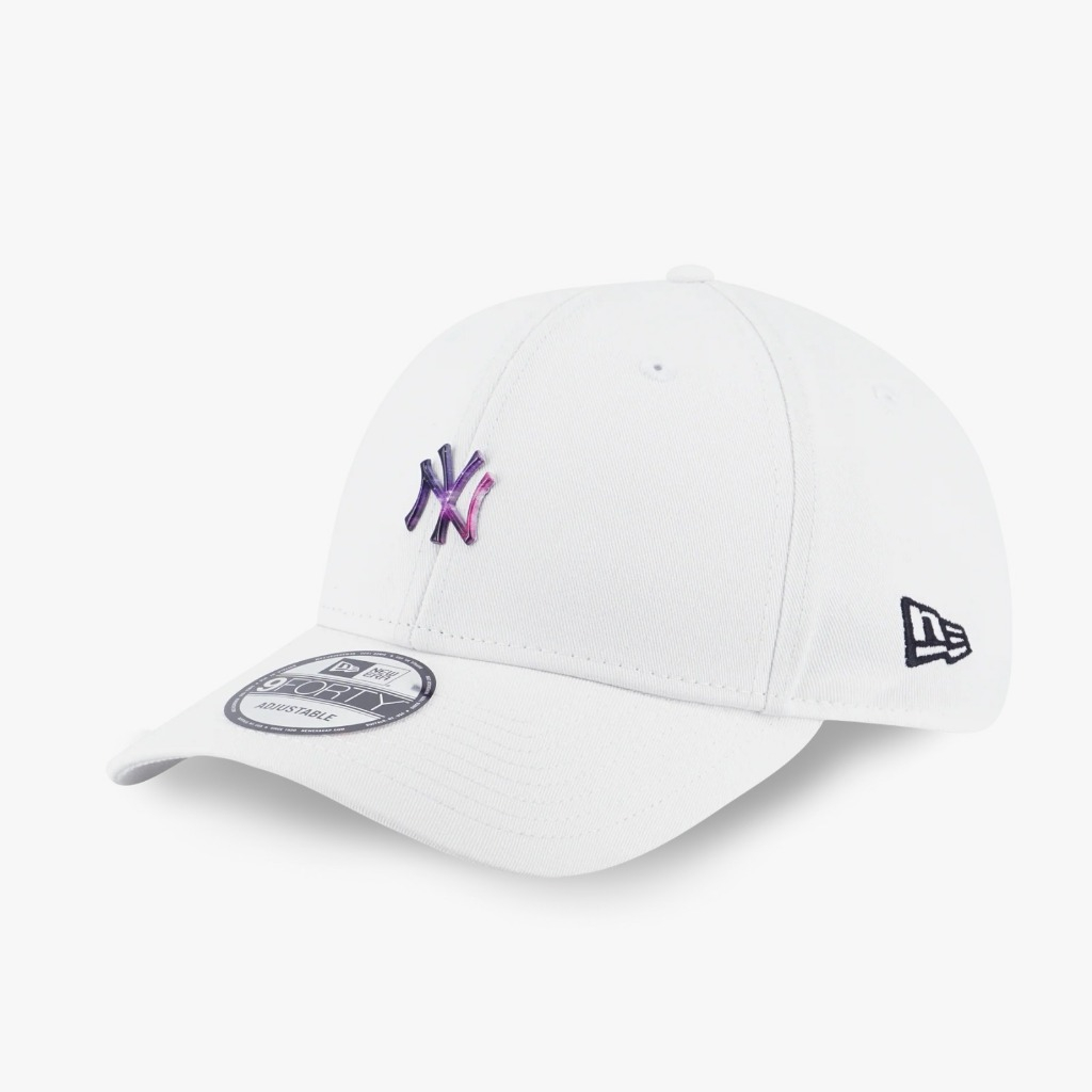 Topi New Era 9Forty NY Yankees Comic Space Metal Badge White Original