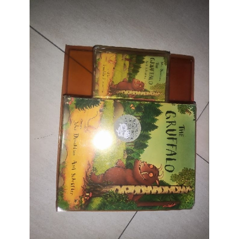 buku cerita beserta kasetnya