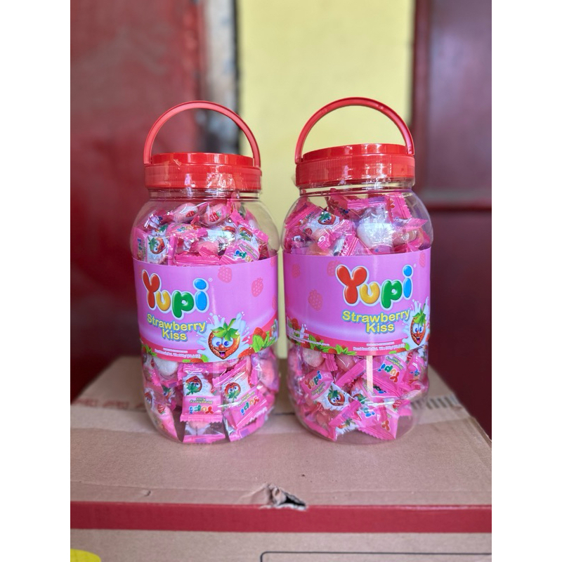 

PERMEN YUPI STRAWBERRY KISS JAR 300GR 1 TOPLES/YUPI TOPLES