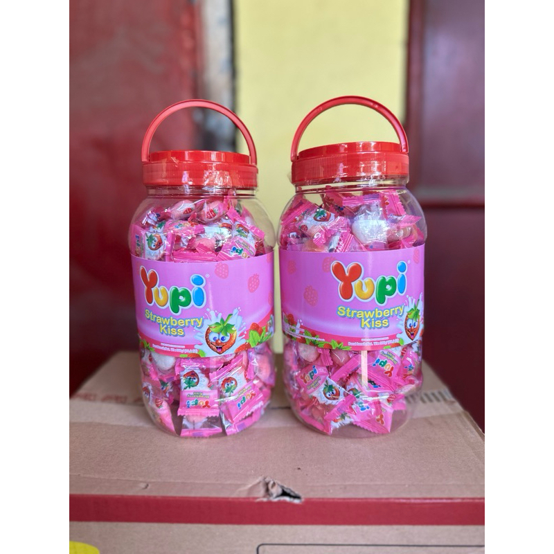 

PERMEN YUPI STRAWBERRY KISS JAR 300GR 1 TOPLES/YUPI TOPLES