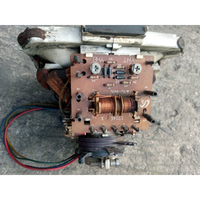 Yoke, konde TV tabung slim 21inc merk LG, EW