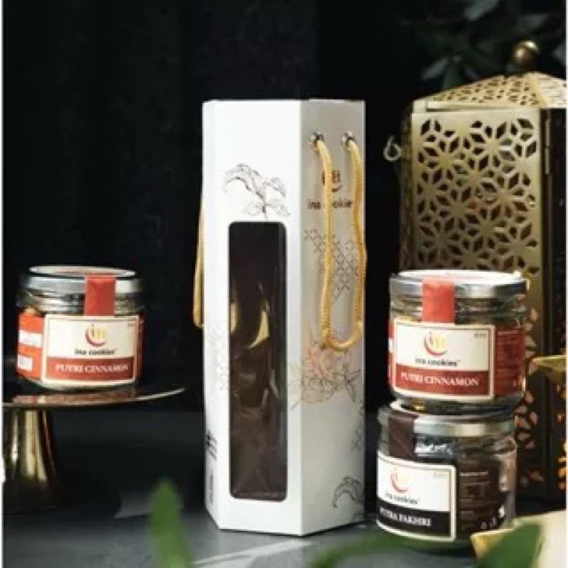 

Gable Box Hampers Ina Cookies (Box Saja) Lebaran Idul Fitri Muat 3 Toples Jar Kaca