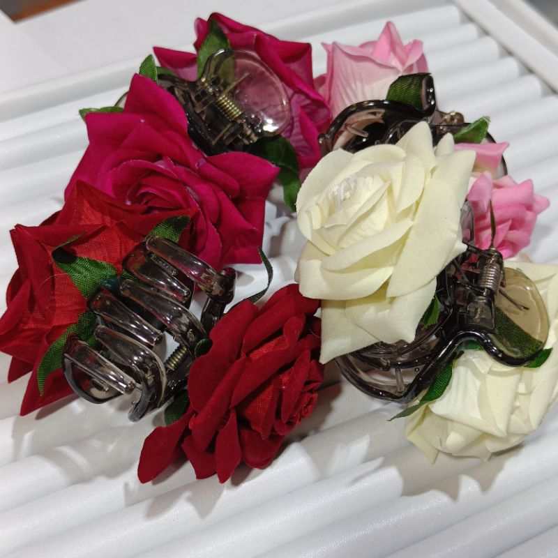 hairclip jeday mawar / jepit mawar bludru / jepit jeday bunga mawar bludru / hairdo sanggul bali