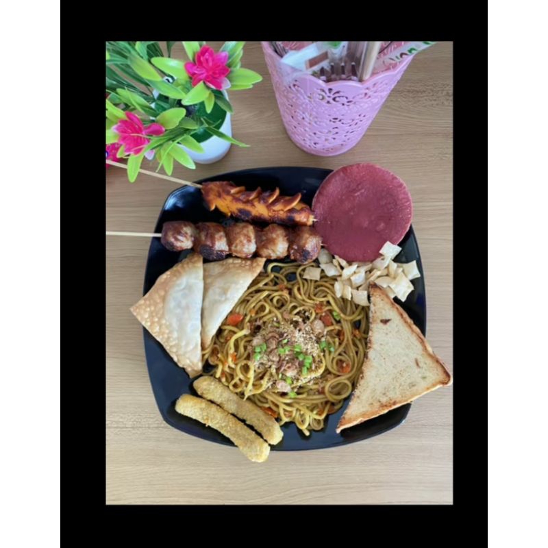 

Mie_pedas_instan