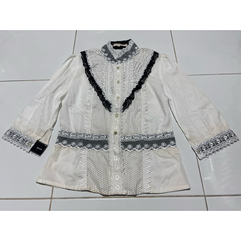 Preloved blouse brukat hitam putih lengan panjang