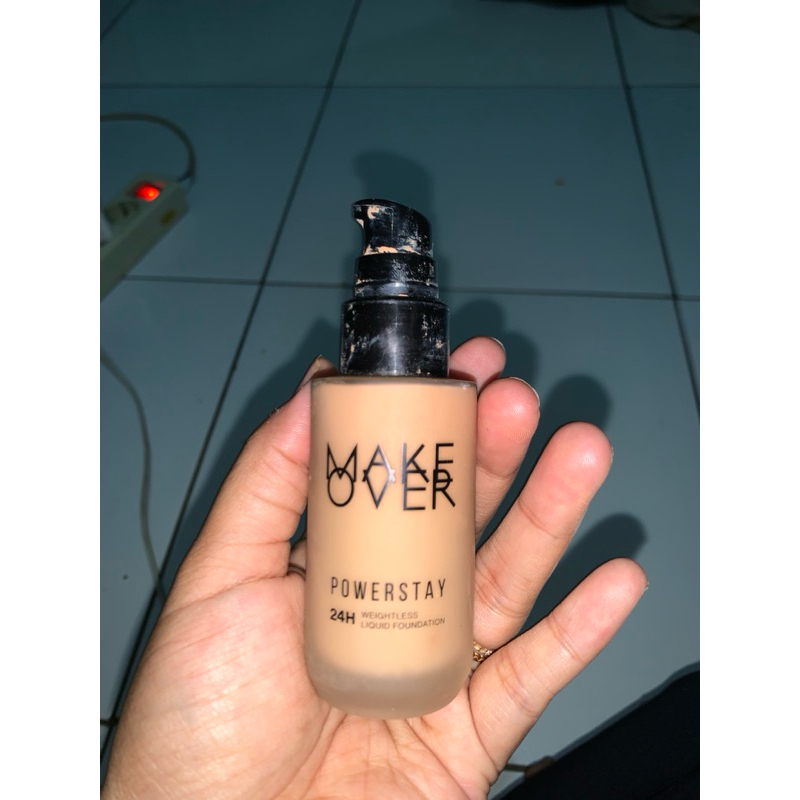 Preloved Makeover liquid foundation powerstay weightless 24H N40 Sand untuk kulit sawo matang