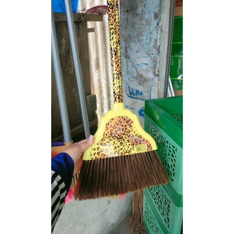 SAPU NAGOYA MOTIB MACAN COKLAT