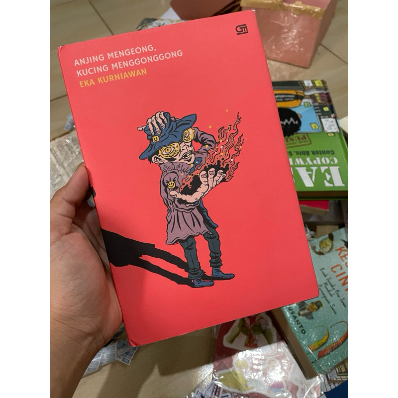 

PL Anjing Mengeong, Kucing Menggonggong